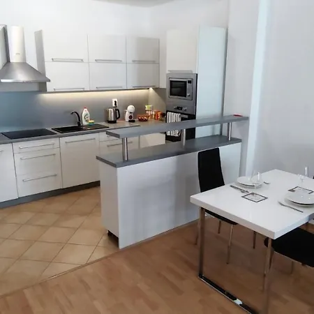 Bakosova Prijemny 2 Izbovy Byt V Centre, 24h Self Check-in Apartment