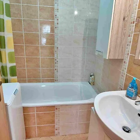 Bakosova Prijemny 2 Izbovy Byt V Centre, 24h Self Check-in Apartment Banska Bystrica